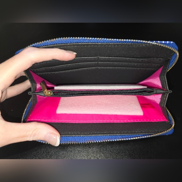 Trina Turk Blue and White Geometric Wallet. NWT - Picture 5 of 5